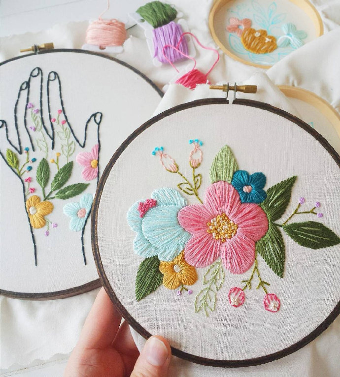 温哥华刺绣师 caitlin benson 的作品,各种花卉主题的刺绣可爱又美好