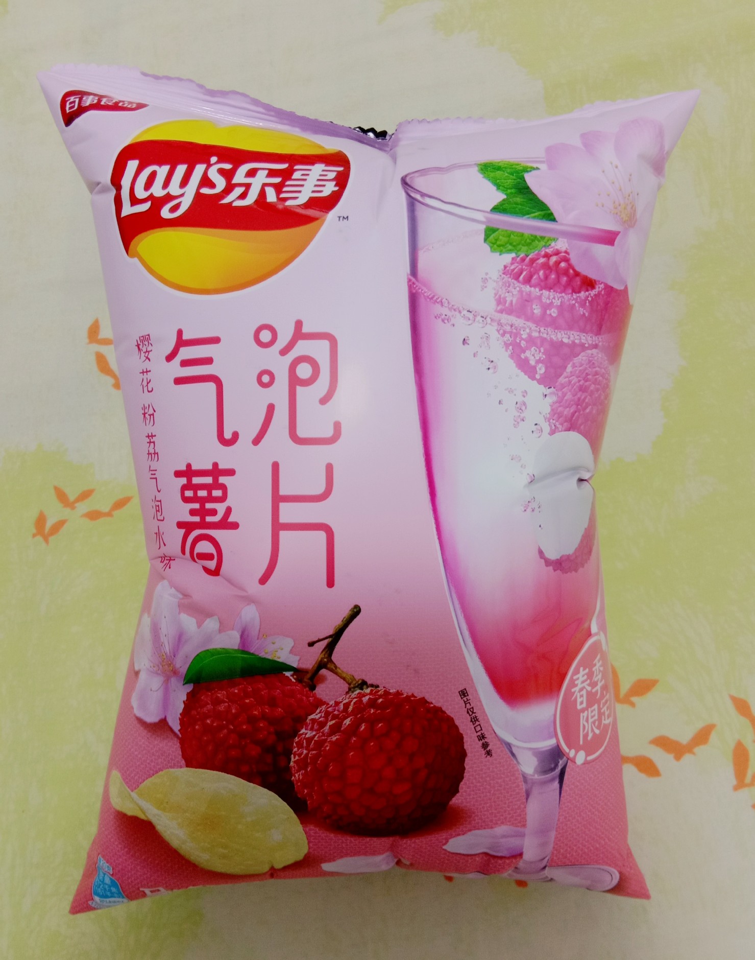 "乐事"春日限定之气泡薯片,本人更喜欢图二.