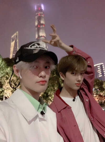 星辰【朴志晟×钟辰乐】. p2,p7图源见logo.