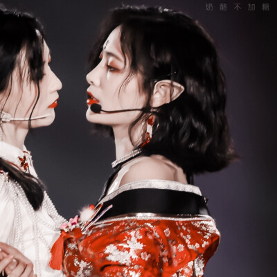 吴哲晗.许佳琪李寻