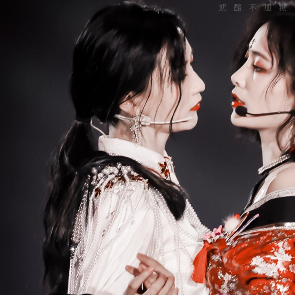 吴哲晗.许佳琪李寻