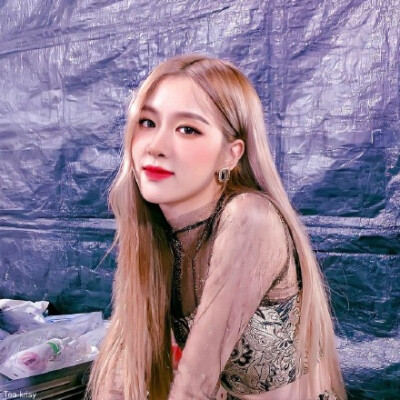 blackpink主唱rose,澳洲野玫瑰~(*^▽^*)