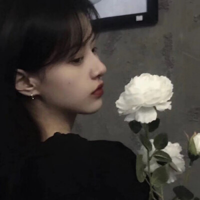 黑色系女生头像