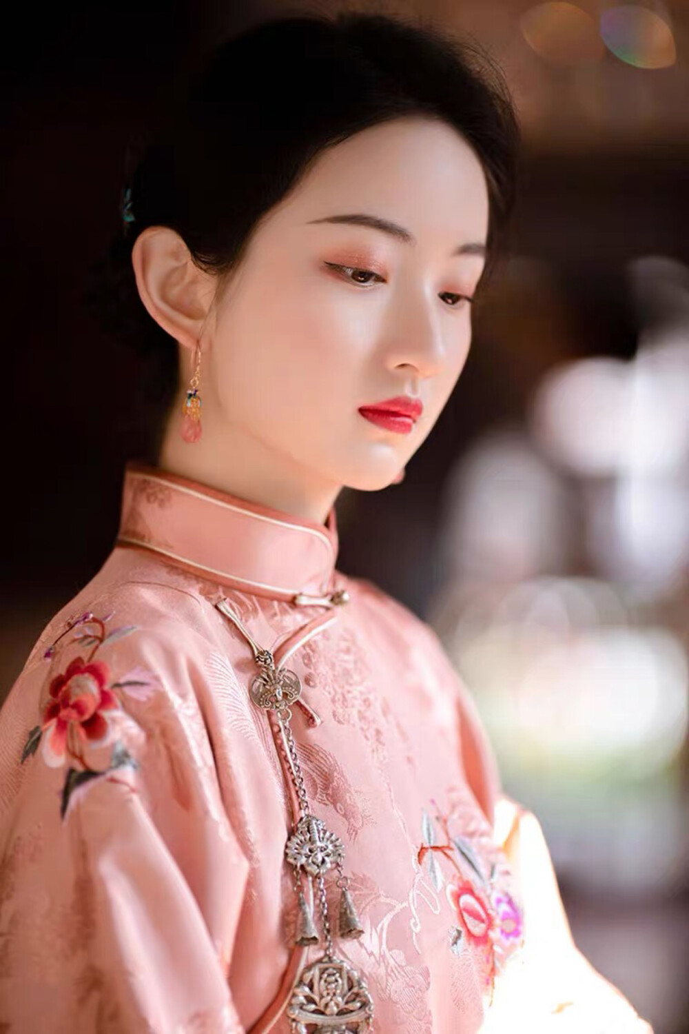 花枝俏丨民国风松鼠葡萄老缎子盘扣刺绣倒大袖旗袍