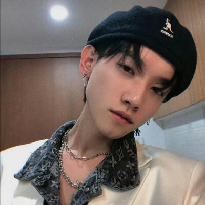 戴帽男头