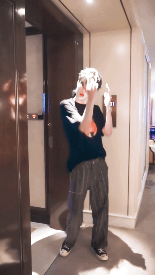 王一博 