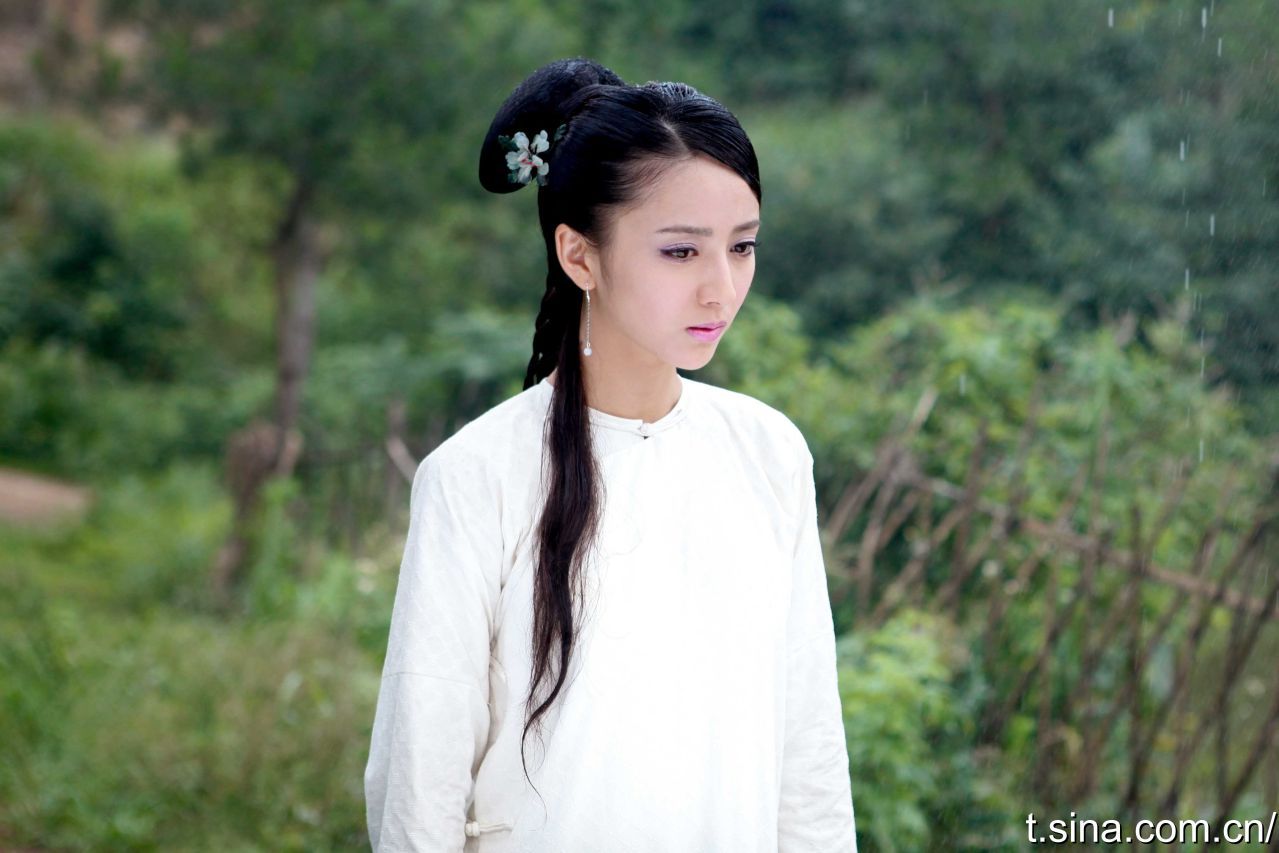 佟丽娅 饰 年素言