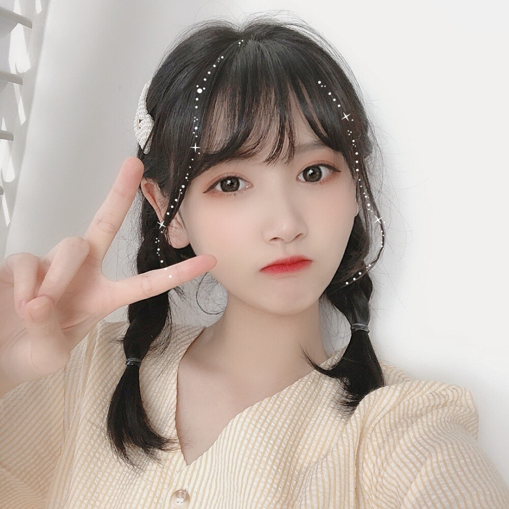 双马尾女头二传注明/ 拟黎