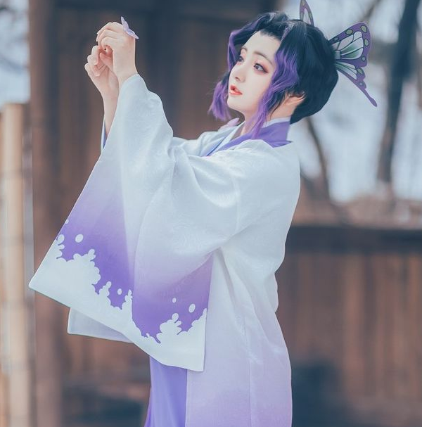 鬼灭之刃:小姐姐雪地拍照