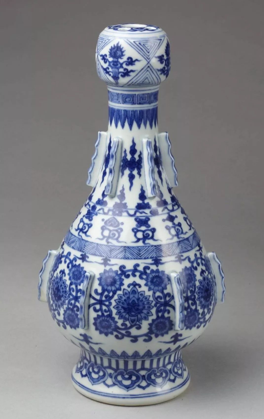 明嘉靖青花瓷瓶公元1522~1566年高311厘米