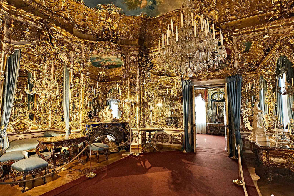最爱的林德霍夫宫(schloss linderhof),是洛可可式建筑中的一件珍品