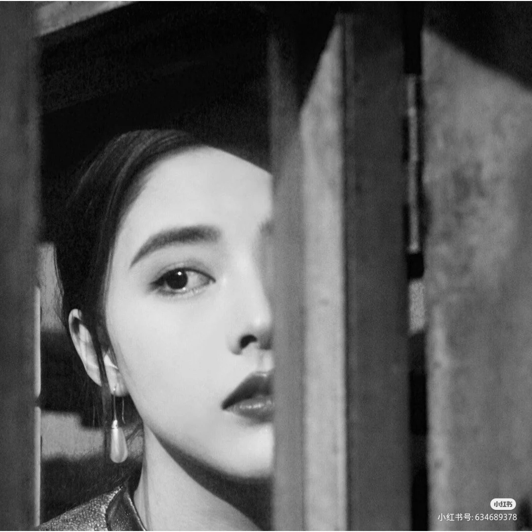 在小红书找的复古风女生头像