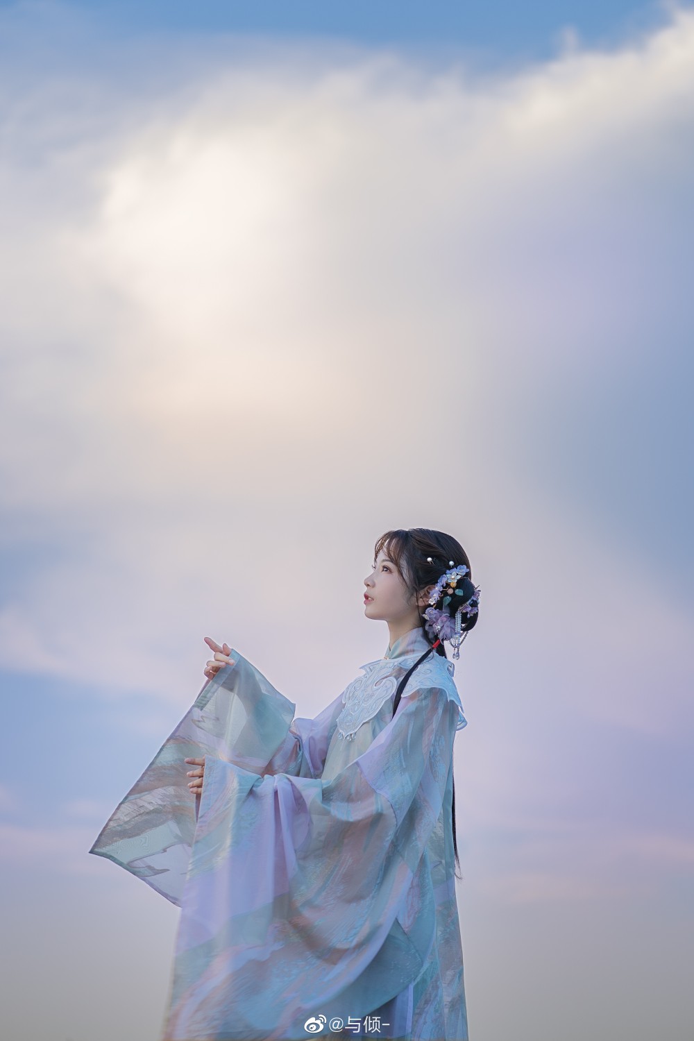 与倾今天穿什么# 彩云是天空的美意—— @熠燿汉服摄影@sirius_星痕