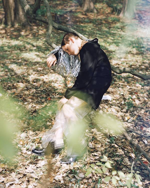 992出生年的摄影师张家诚leslie zhang擅长运用自然之景来还原光线最