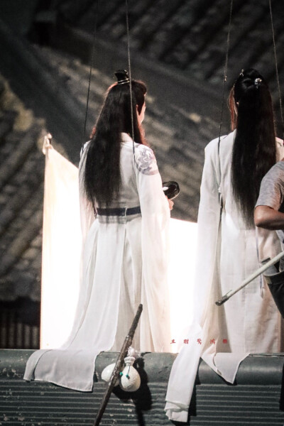 博君一肖肖战王一博浪漫屋顶