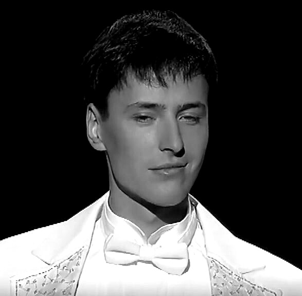 俄罗斯男歌手维塔斯图片