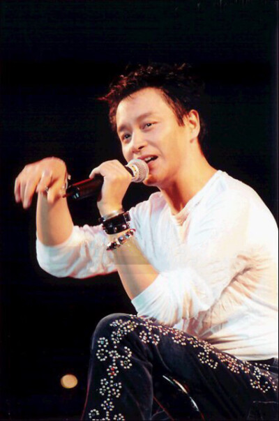 张国荣演唱会经典造型