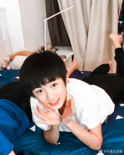 宋亚轩背景图