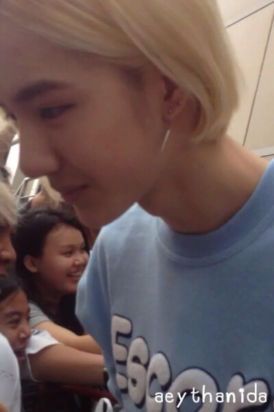 王一博洛阳白牡丹 crlogo/cr@shineyb(4/29)