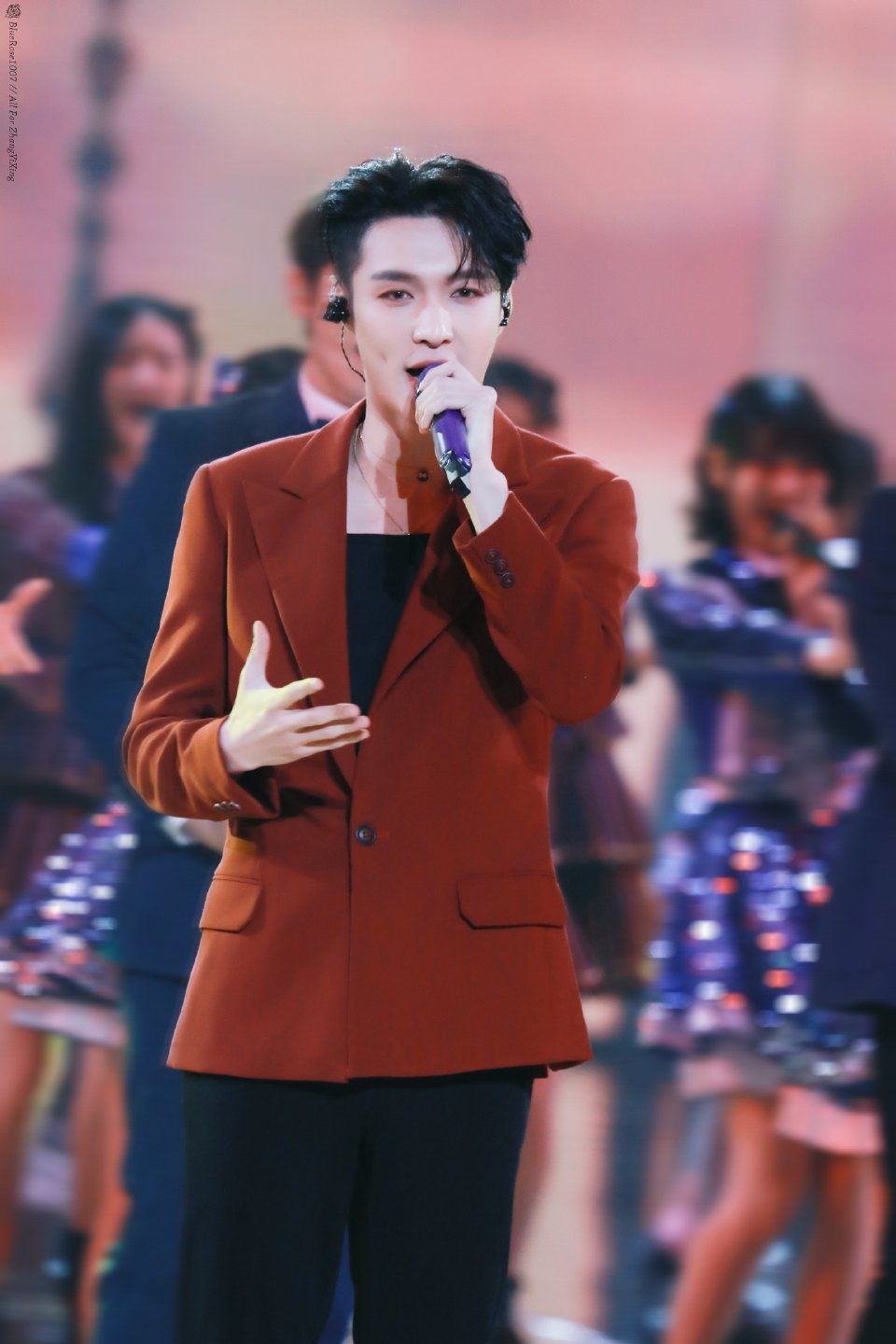2019东方卫视跨年《我们都是追梦人》张艺兴