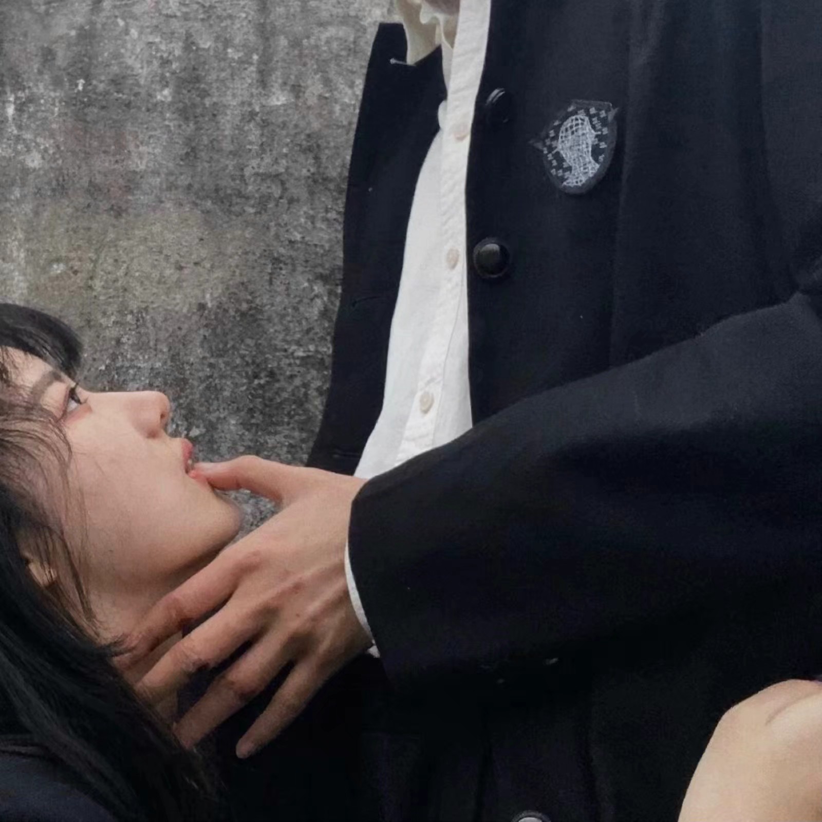 如果你是暴雨 那我撑伞爱你 如果你觉得没诚意 那我淋雨爱你.