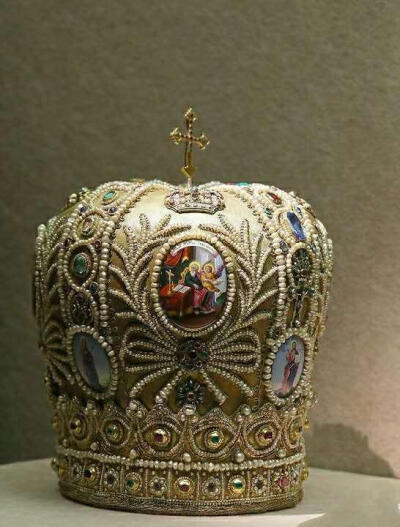 上图这个王冠是在山西博物院 《帝国之路—18至19世纪俄罗斯艺术展》