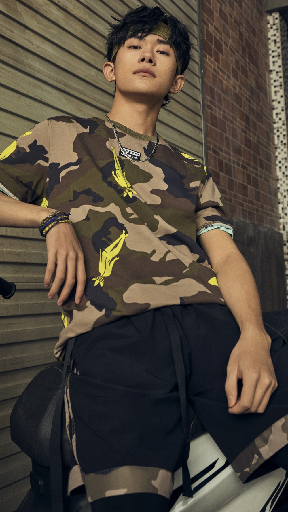 易烊千玺 adidasoriginals品牌代言人