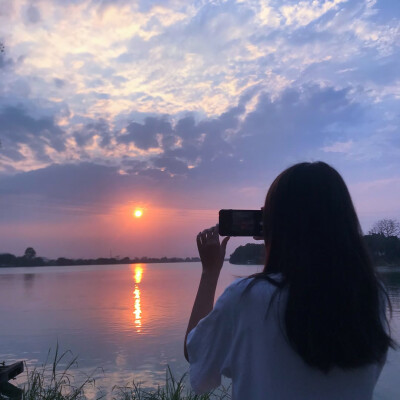 日落女生头像侧脸图片