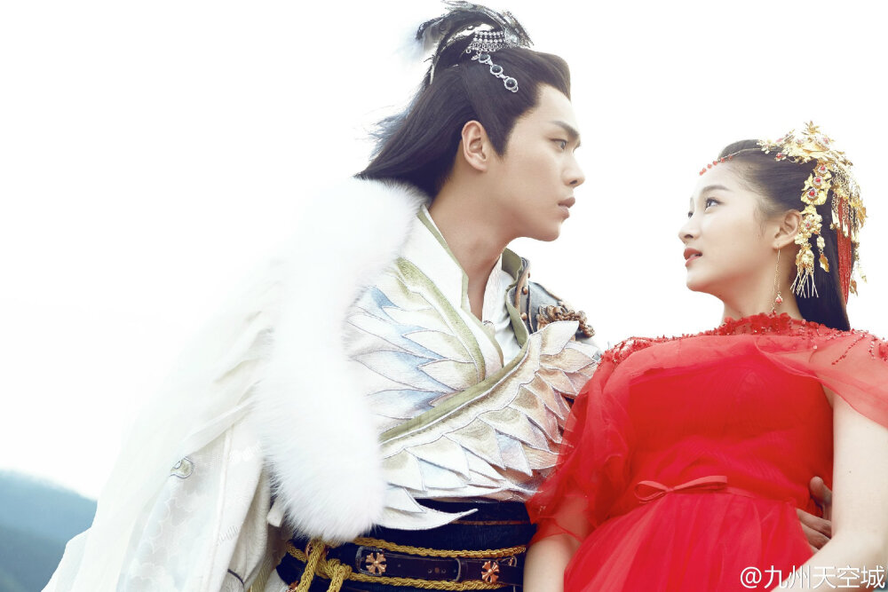 关晓彤饰易茯苓