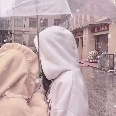 雨伞下见友谊!超仙气帽子闺密头像.