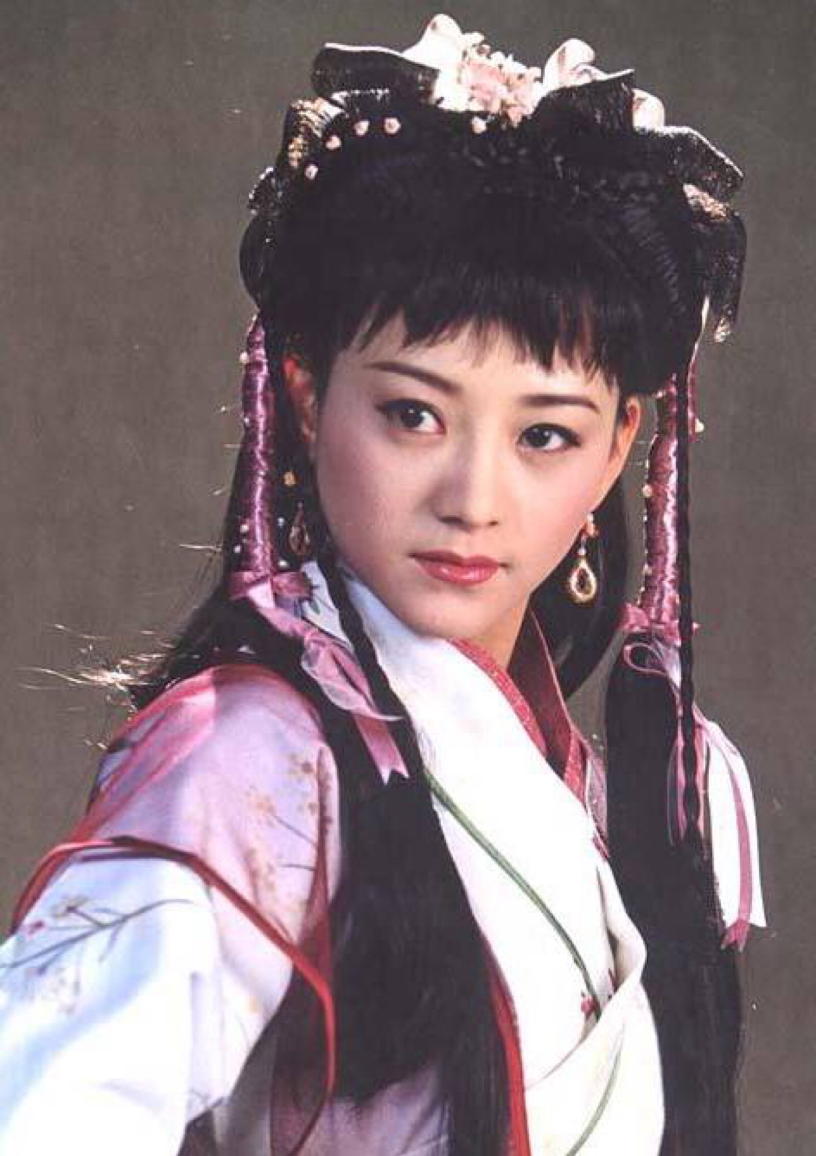 2001年央视版《笑傲江湖》令狐冲(李亚鹏)和岳灵珊(苗乙乙),金庸武侠