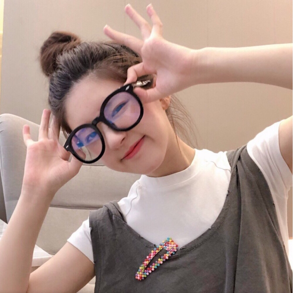 自裁赵露思头像二传标明许晚虞