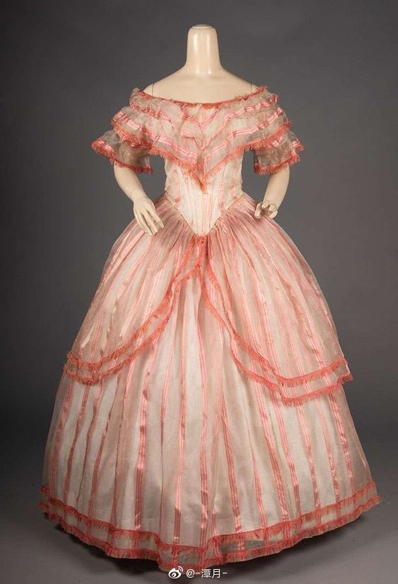 19世纪法国贵族服饰图片