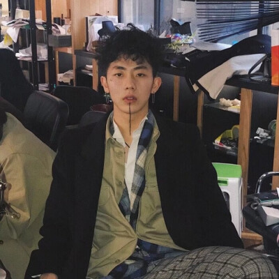 真人男头(图源各处侵权致歉)关注"伊雯宝贝",日常更新头像,背景图