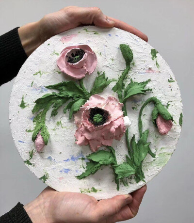 立体浮雕画太好看了,多数是用专门的膏体来制作,高强白石膏粉,丙烯