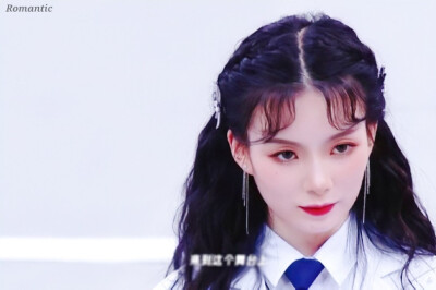 陈卓璇.
