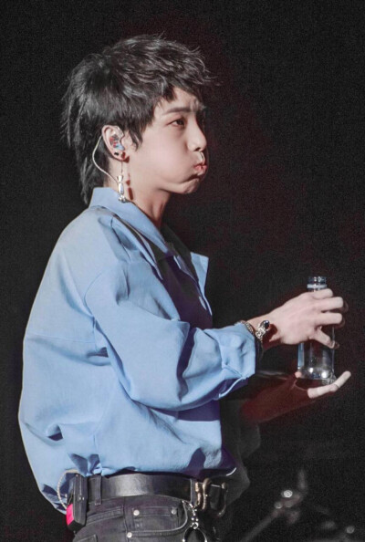 花花-华晨宇喝水图集