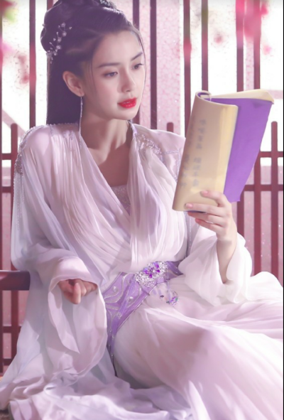 杨颖双下巴图片
