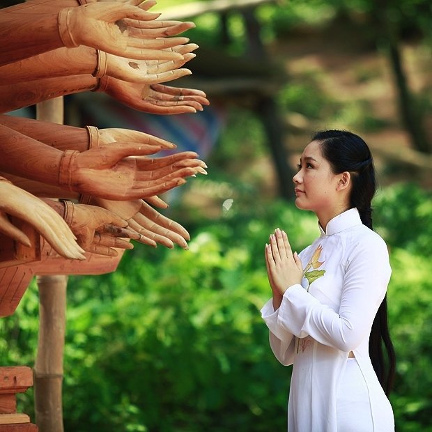 人一旦有了隔阂,就真的走不近了,人可以说谎 但细