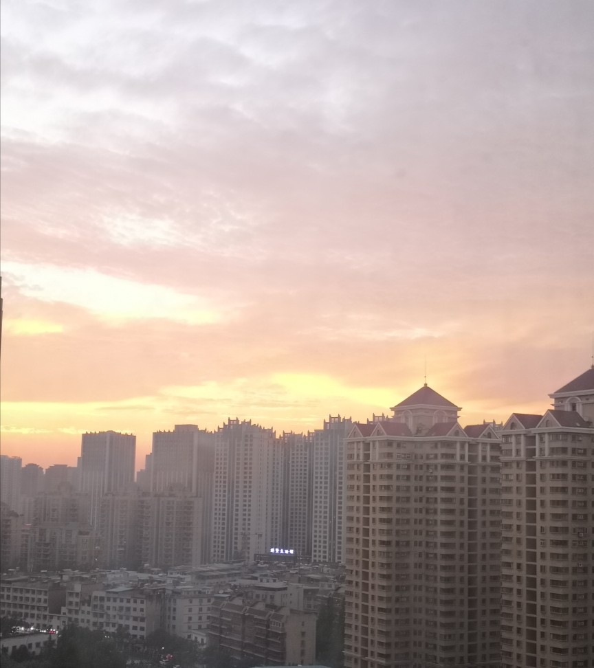 今天的光昏格外迷人