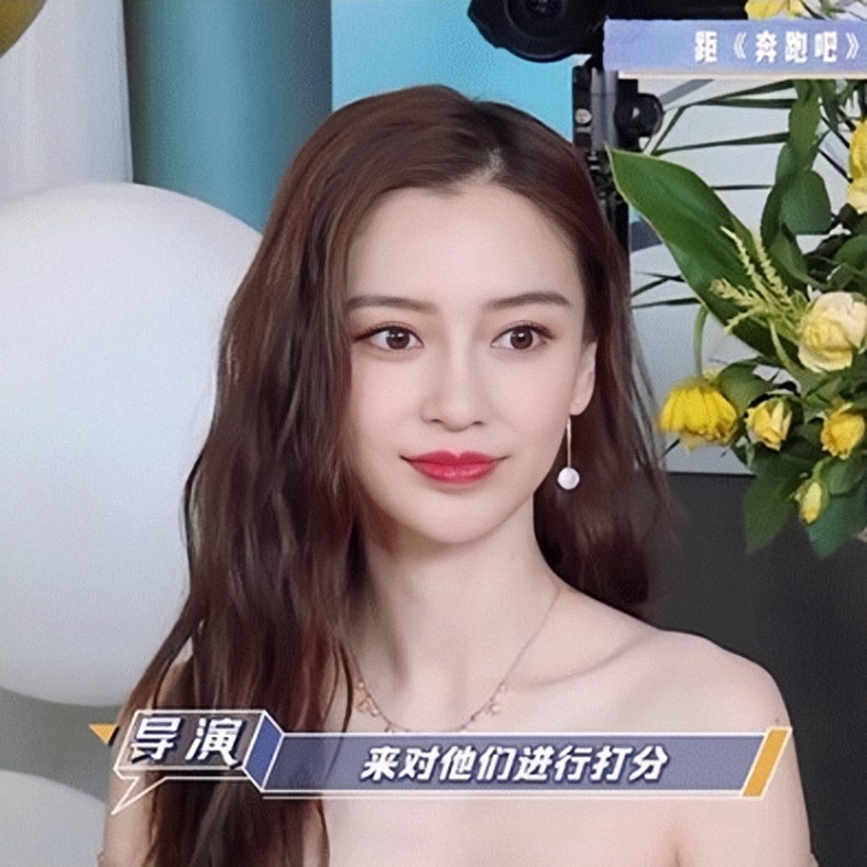 杨颖可二改拿图看简历图片已修复.
