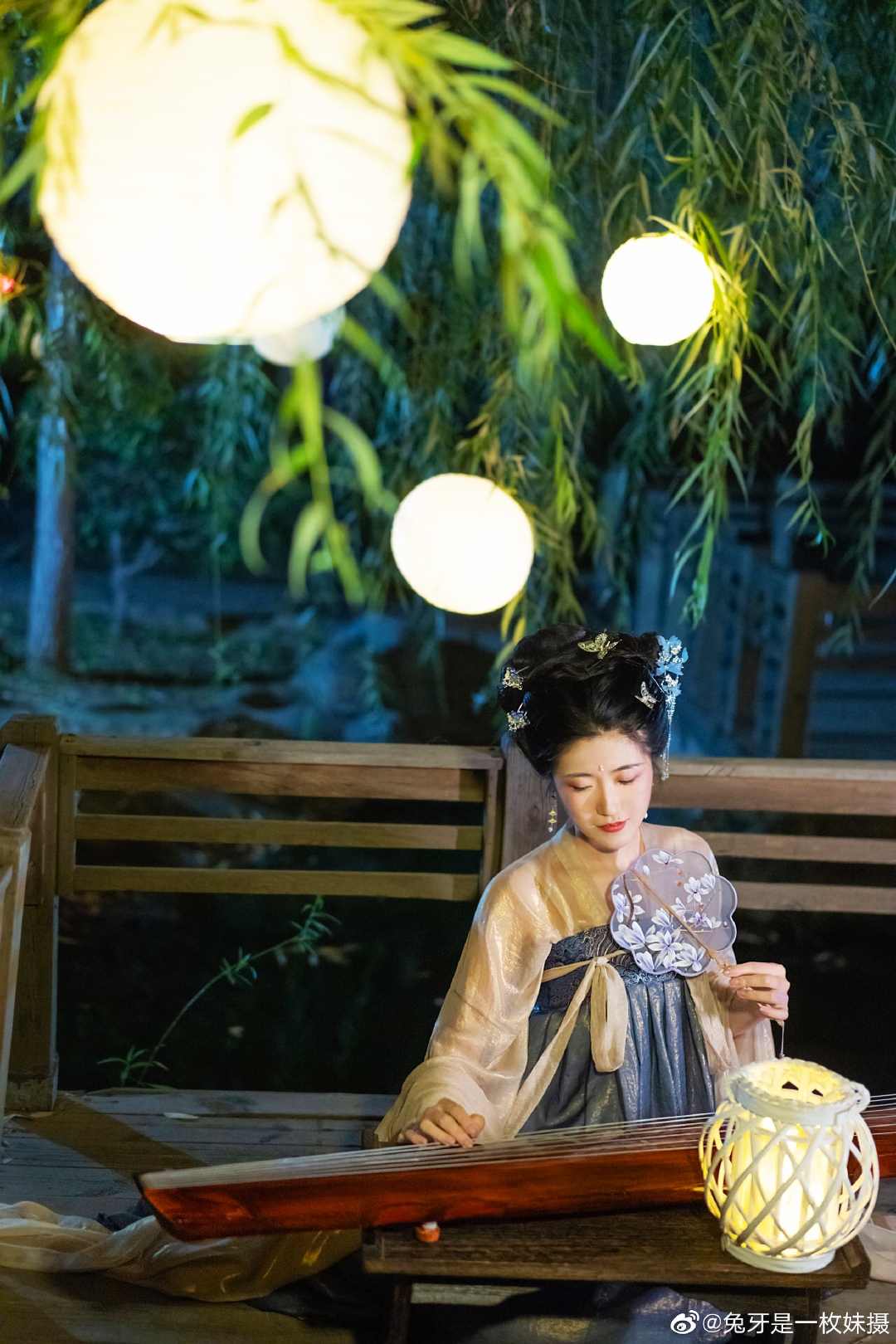 月上柳梢头,人约黄会后