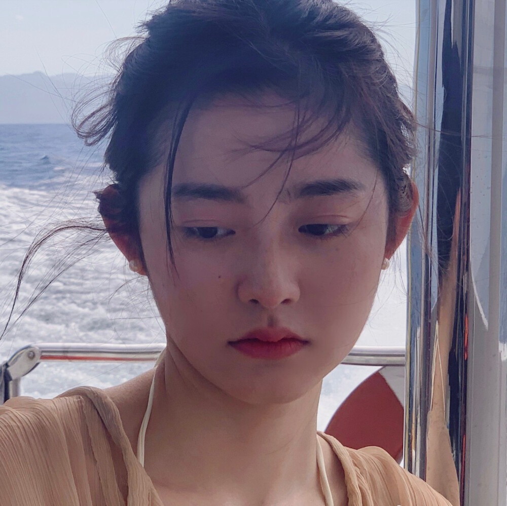 2020年7月1日 18:34   关注  头像 女生头像 气质头像 高冷头像