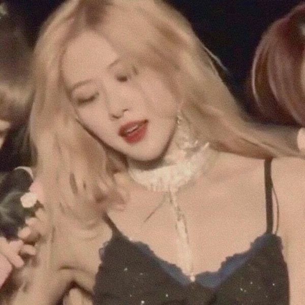 blackpink朴彩英rose