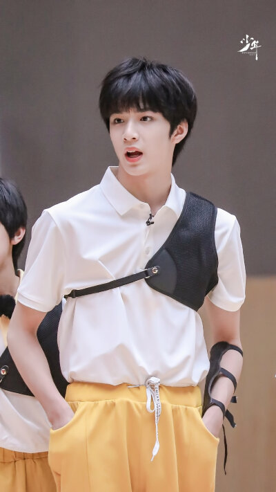 tf家族夏日运动会 刘耀文 cr:logo