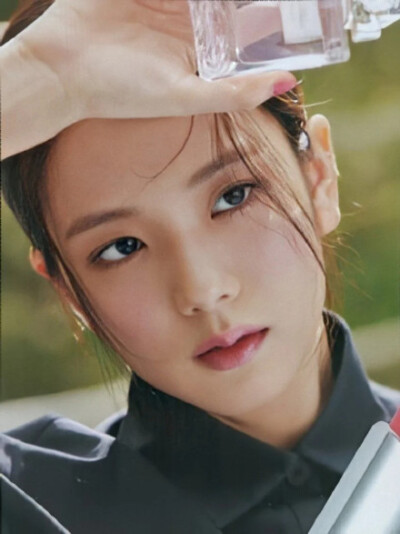 jisoo 杂志