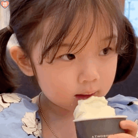 朝鲜小女孩表情包图片