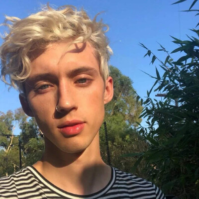 戳爷troyesivan