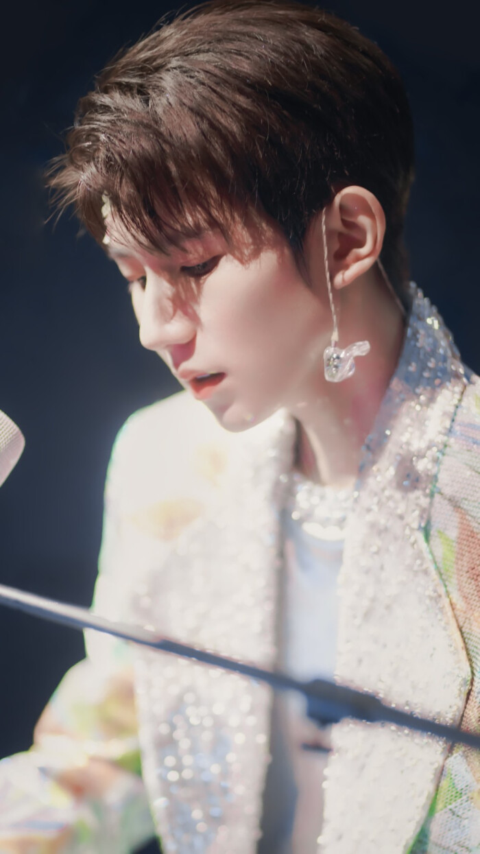 2020年9月19日 20:57 关注 tfboys 王源 七周年 评圹 收藏