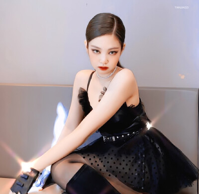 jennie黑天鹅